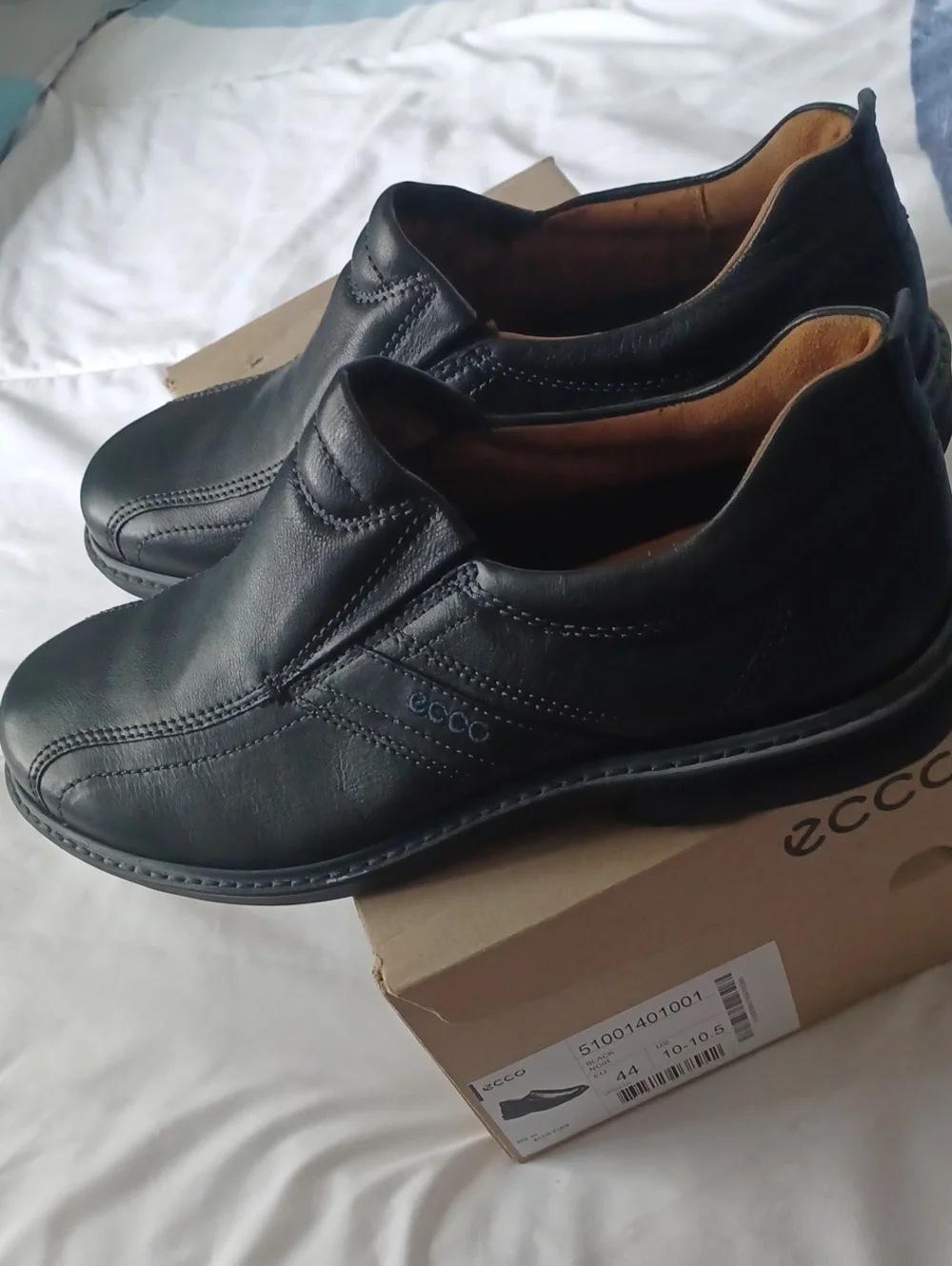 New Ecco Men’s Black Leather Slip-On Loafers